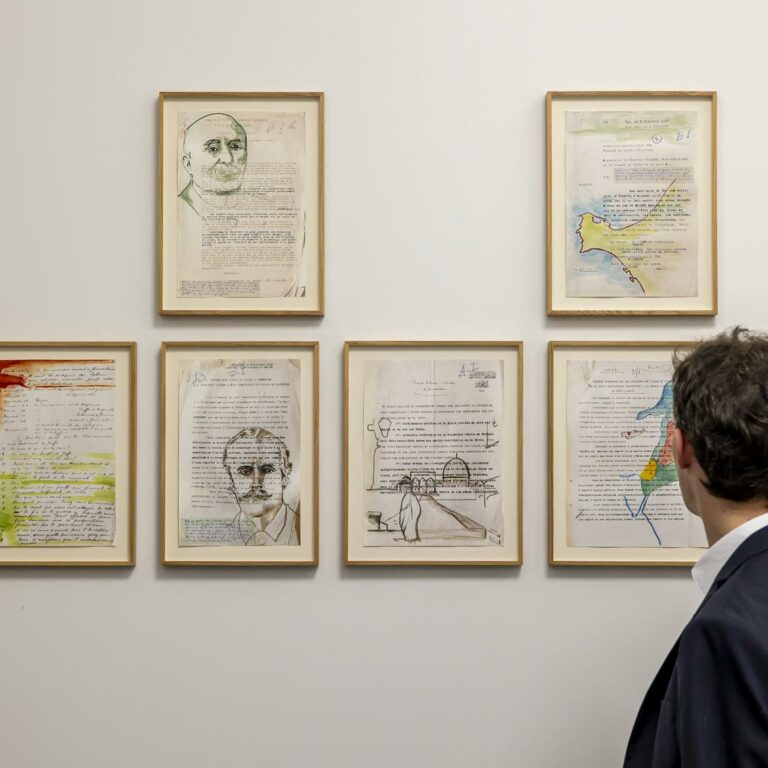 Le stand du Prix de dessin contemporain de la Fondation Danie & Florence Guerlain au Salon du dessin 2024