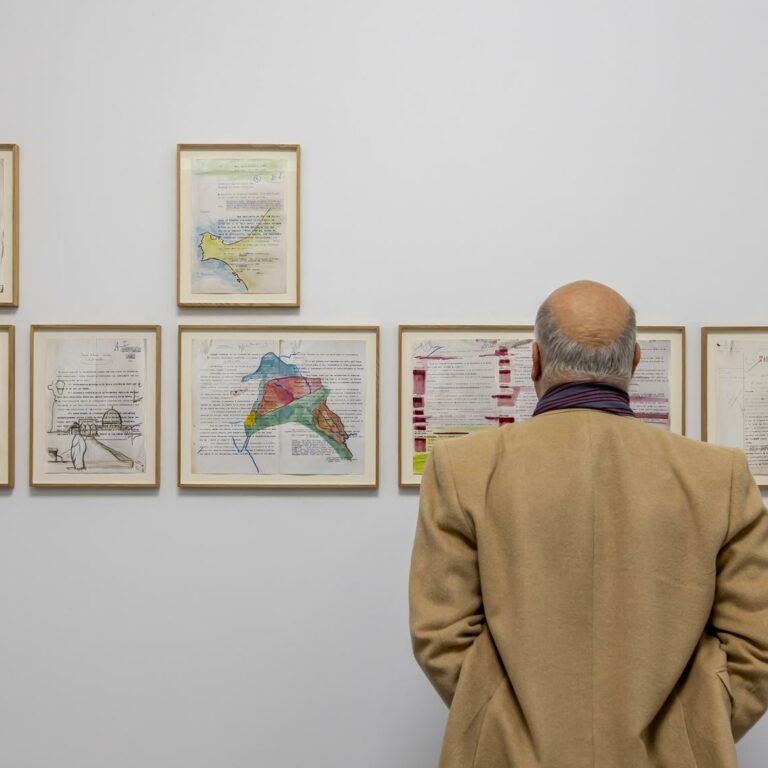 Le stand du Prix de dessin contemporain de la Fondation Danie & Florence Guerlain au Salon du dessin 2024